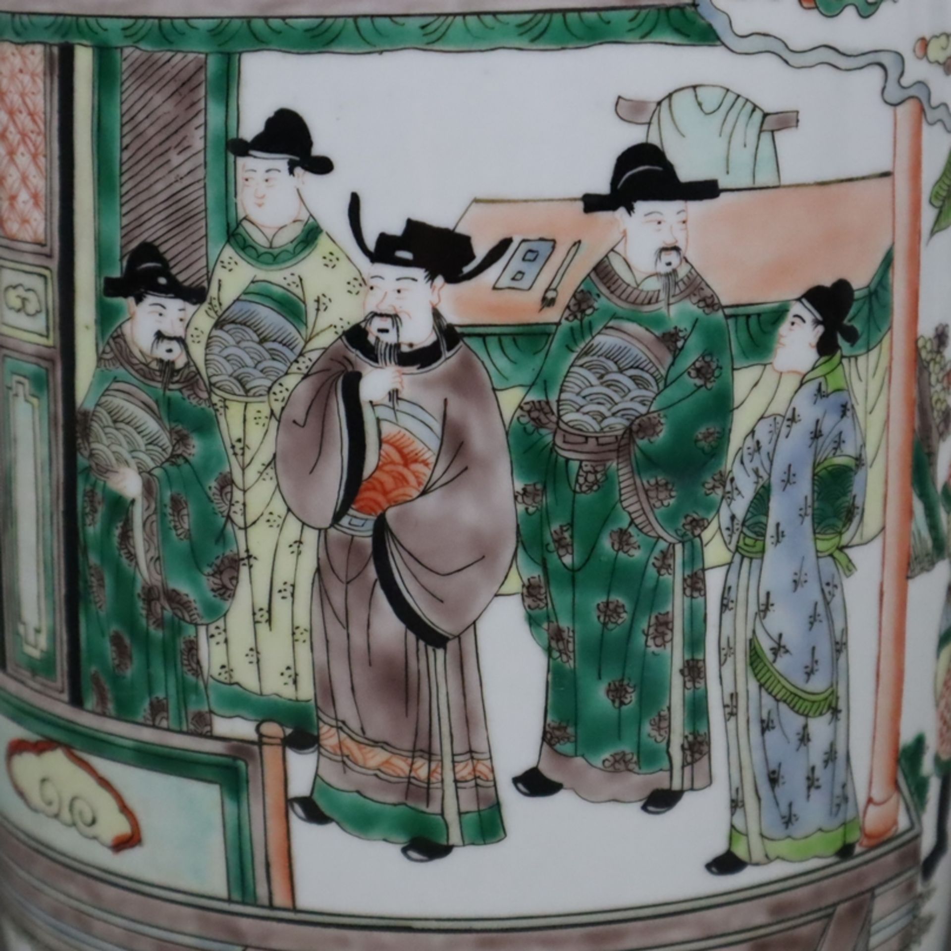 Rouleauvase im Kangxi-Stil - Porzellan. über rundem Standring zylindrischer Korpus mit abgesetzter  - Bild 4 aus 16
