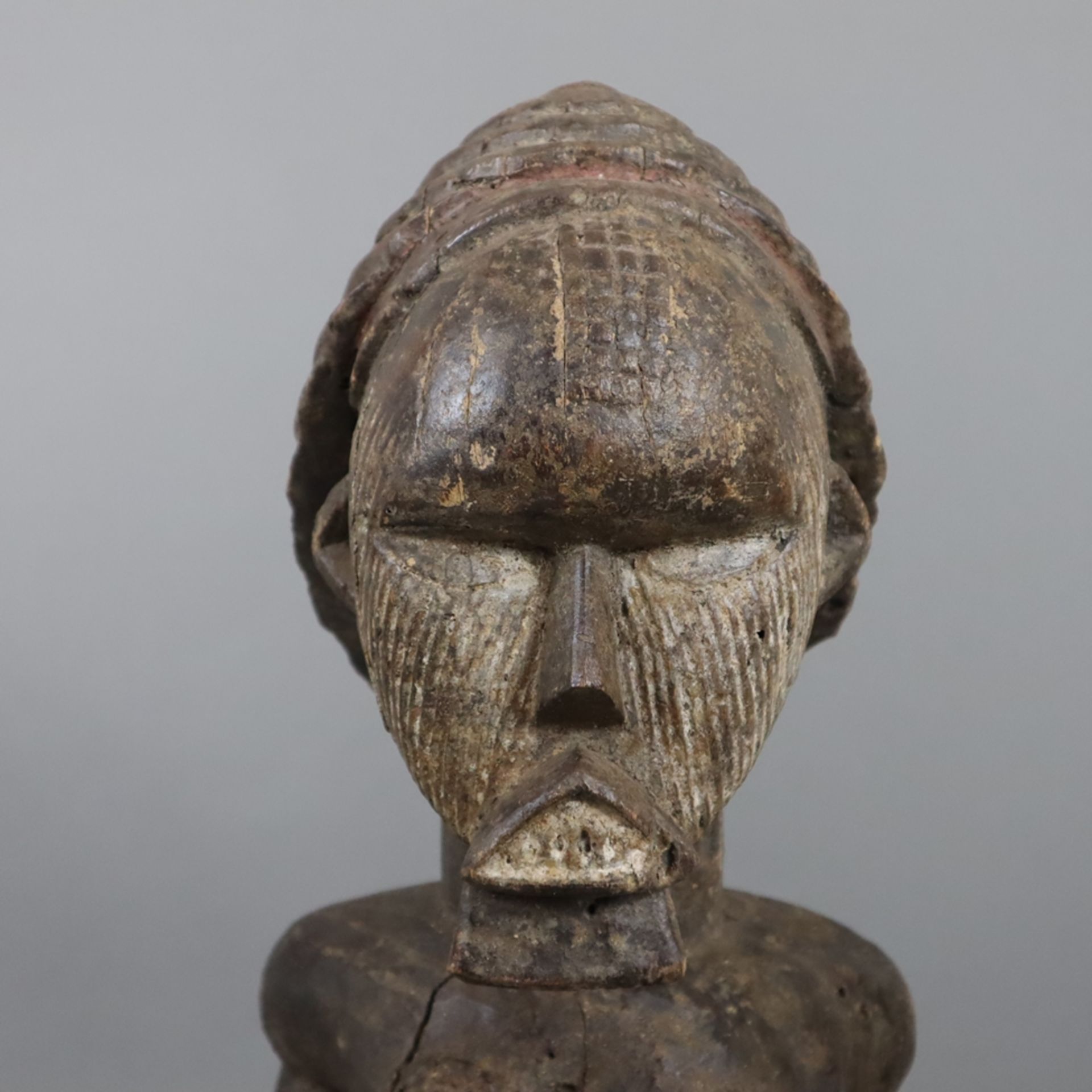 Weibliche Holzfigur - wohl Senufo, Mali/Elfenbeinküste, Holz dunkel gefärbt, mit weißen Pigmenten s - Bild 2 aus 8