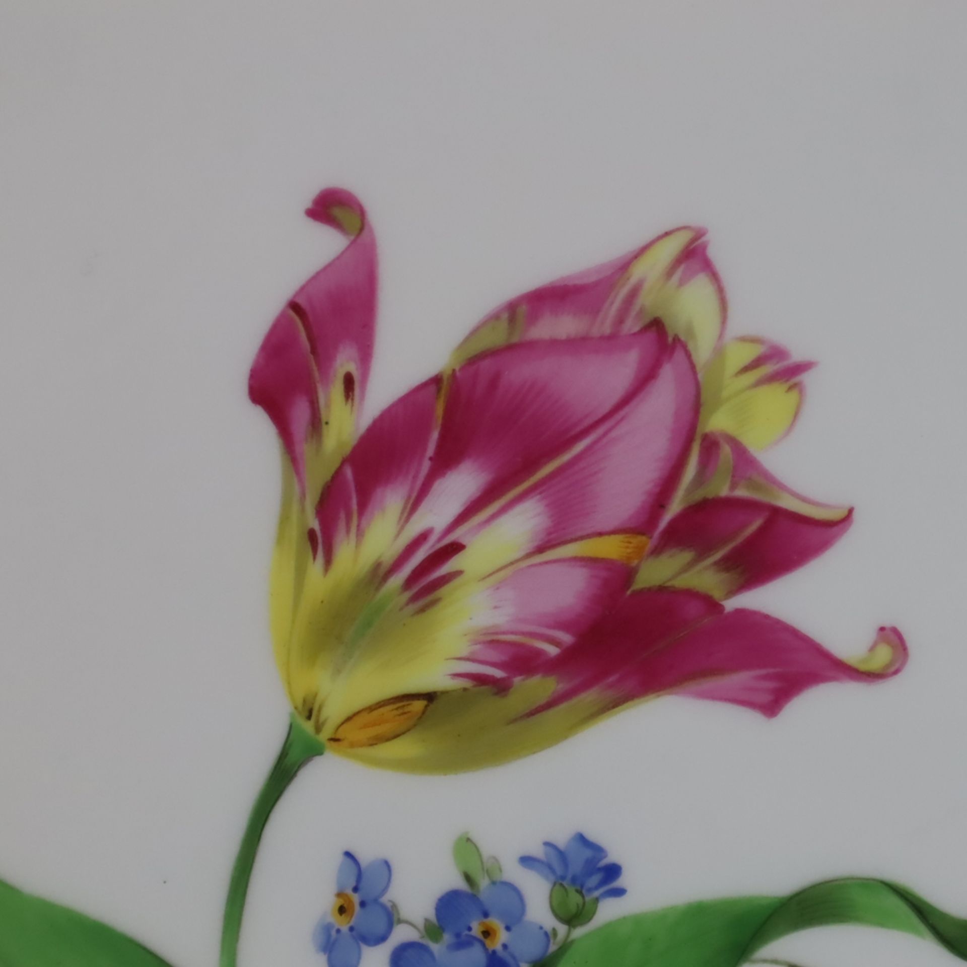 Tortenplatte - Meissen, 20. Jh., Porzellan, polychrome Feld- und Streublumenmalerei, Goldstaffage,  - Bild 3 aus 9