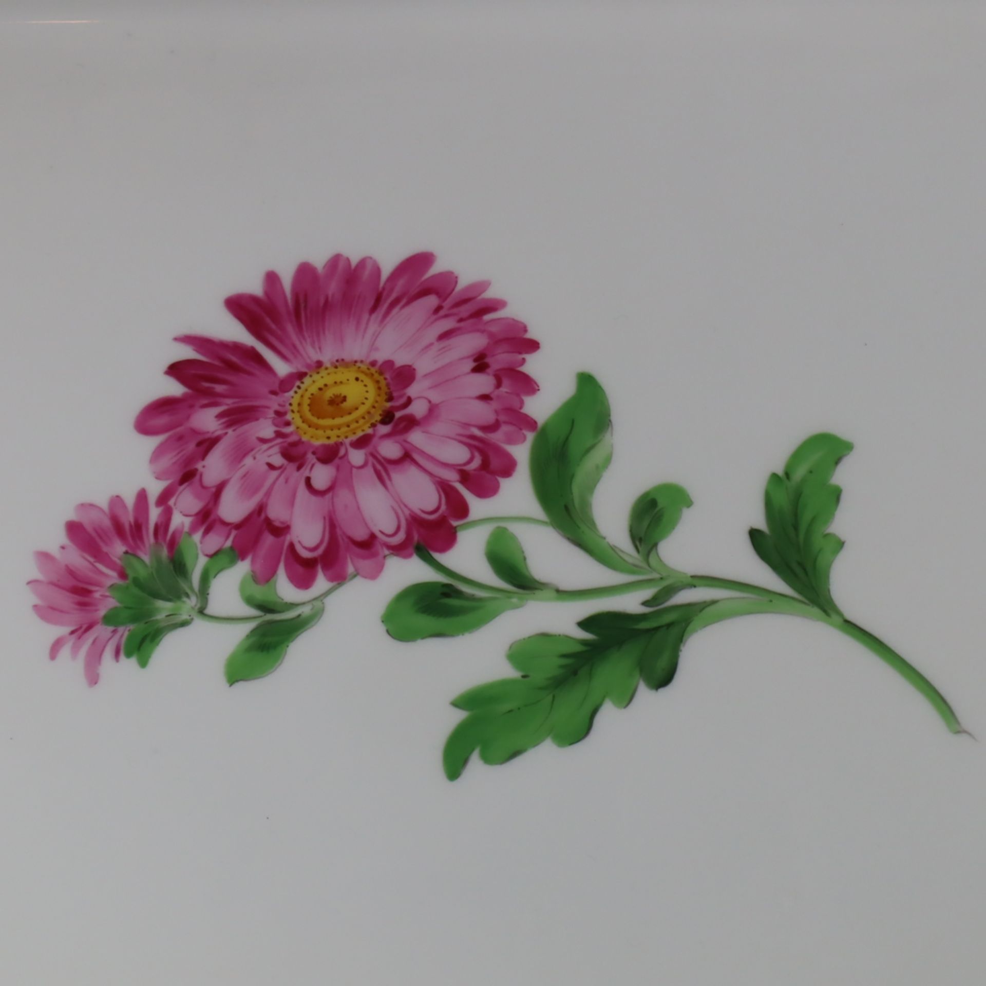 Kuchenplatte/Tablett - Meissen, 20. Jh., Porzellan, rechteckige Form mit zwei seitlichen Handhaben, - Bild 2 aus 6
