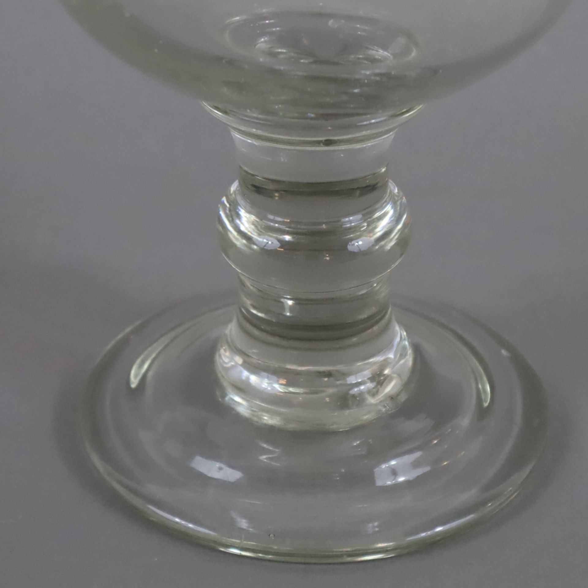 Übergroßes Berliner-Weisse-Glas - 19.Jh., 2 Liter, dickwandiges farbloses Glas, auf rundem gewölbte - Bild 3 aus 5