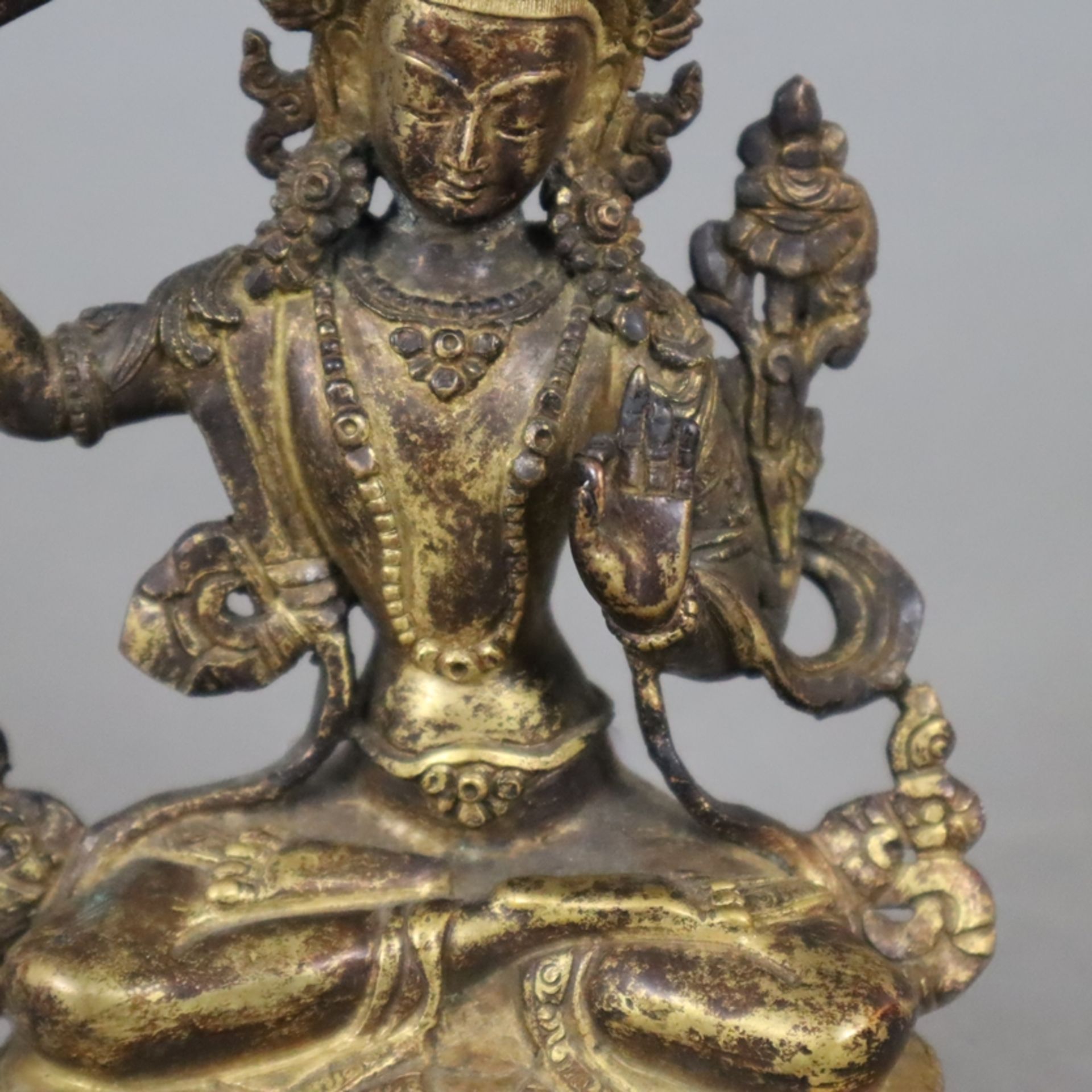 Bodhisattva Manjushri - Nepal, Gelbbronze, Reste von Vergoldung, der Bodhisattva der Weisheit in Va - Bild 4 aus 8