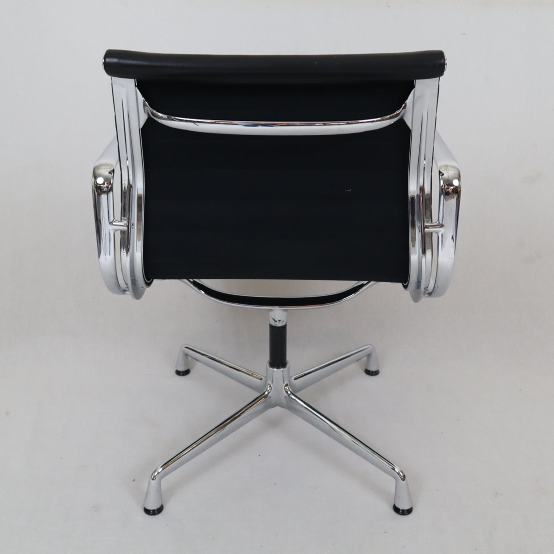 Paar Bürostühle - Entwurf: Charles Eames (1958), Ausführung: Vitra, Modell EA-108 aus der Serie 'Al - Image 8 of 12
