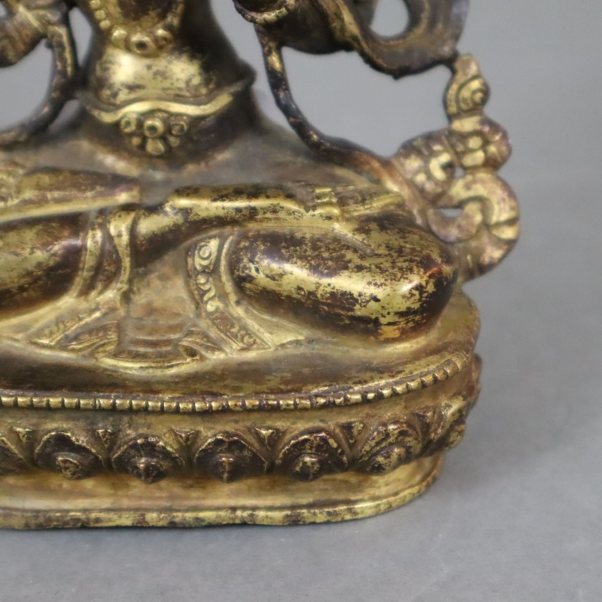 Bodhisattva Manjushri - Nepal, Gelbbronze, Reste von Vergoldung, der Bodhisattva der Weisheit in Va - Bild 6 aus 8