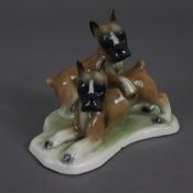 Paar spielende Bulldoggen - Cortendorf, 20.Jh., Keramik, polychrom bemalt, Modellnr. 2457, Boden mi