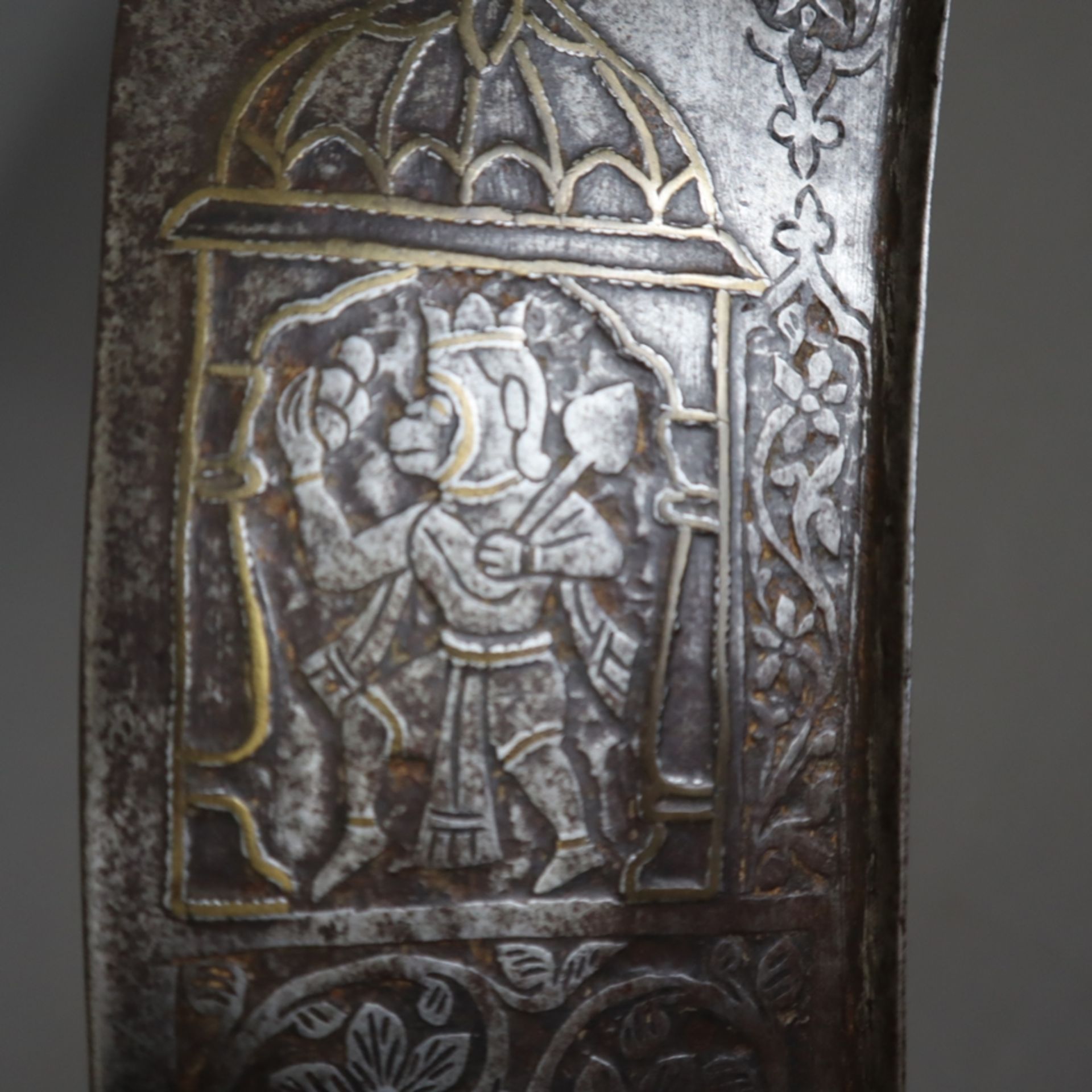 Tegha-Schwert - Mogul-Indien, 18./19. Jh., Eisen und vergoldete/tauschierte Bronze, breite und schw - Image 9 of 15