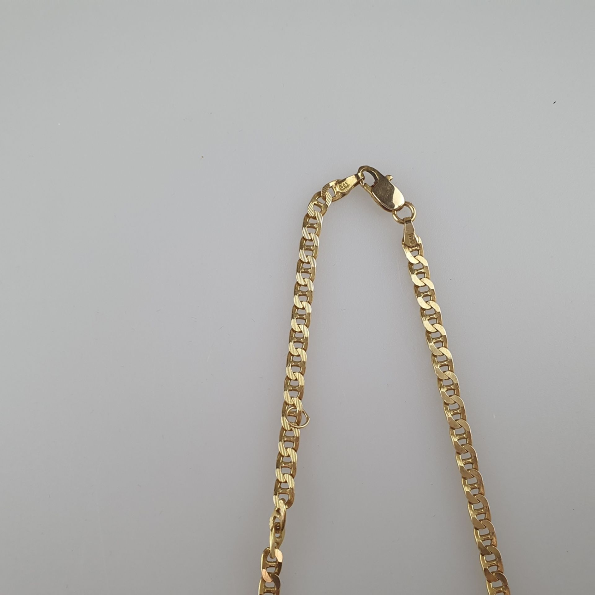 Goldkette - Gelbgold 585/000, gepunzt, feine Gliederkette mit Karabinerverschluss, teils geriffelt, - Image 3 of 3