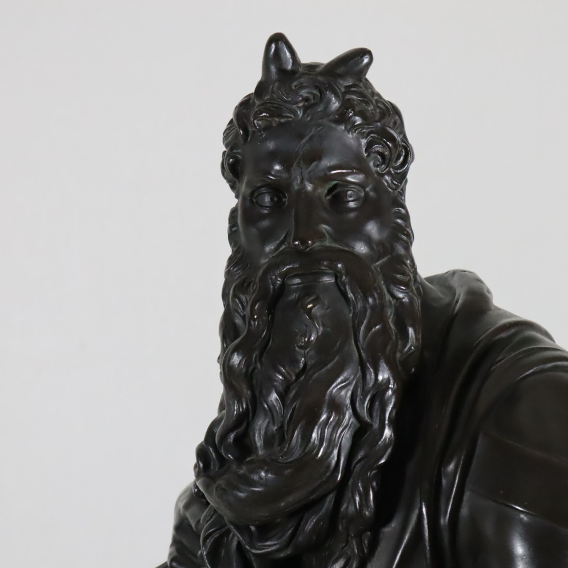Moses von Michelangelo - Gipsausformung, bronziert, Skulptur nach Michelangelos Grabmalfigur für Pa - Image 6 of 16