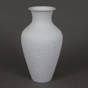 Vase - Höchst, 2009, Entwurf von Steffen Taubhorn, Biskuitporzellan mit strukturierter Oberfläche, 