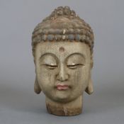 Buddha-Kopf im Ming-Stil - Holz, geschnitzt und farbig gefasst, vollplastisch gearbeitet, Kopf mit 