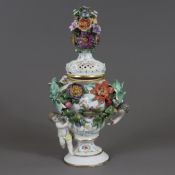 Potpourri-Vase mit Amoretten- Meissen, Knaufzeit, Entw.: J.J.Kändler (um 1760), unterglasurblaue Kn