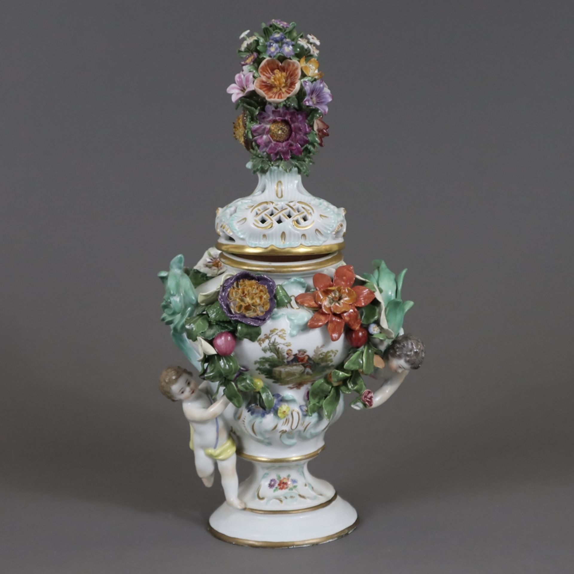 Potpourri-Vase mit Amoretten- Meissen, Knaufzeit, Entw.: J.J.Kändler (um 1760), unterglasurblaue Kn