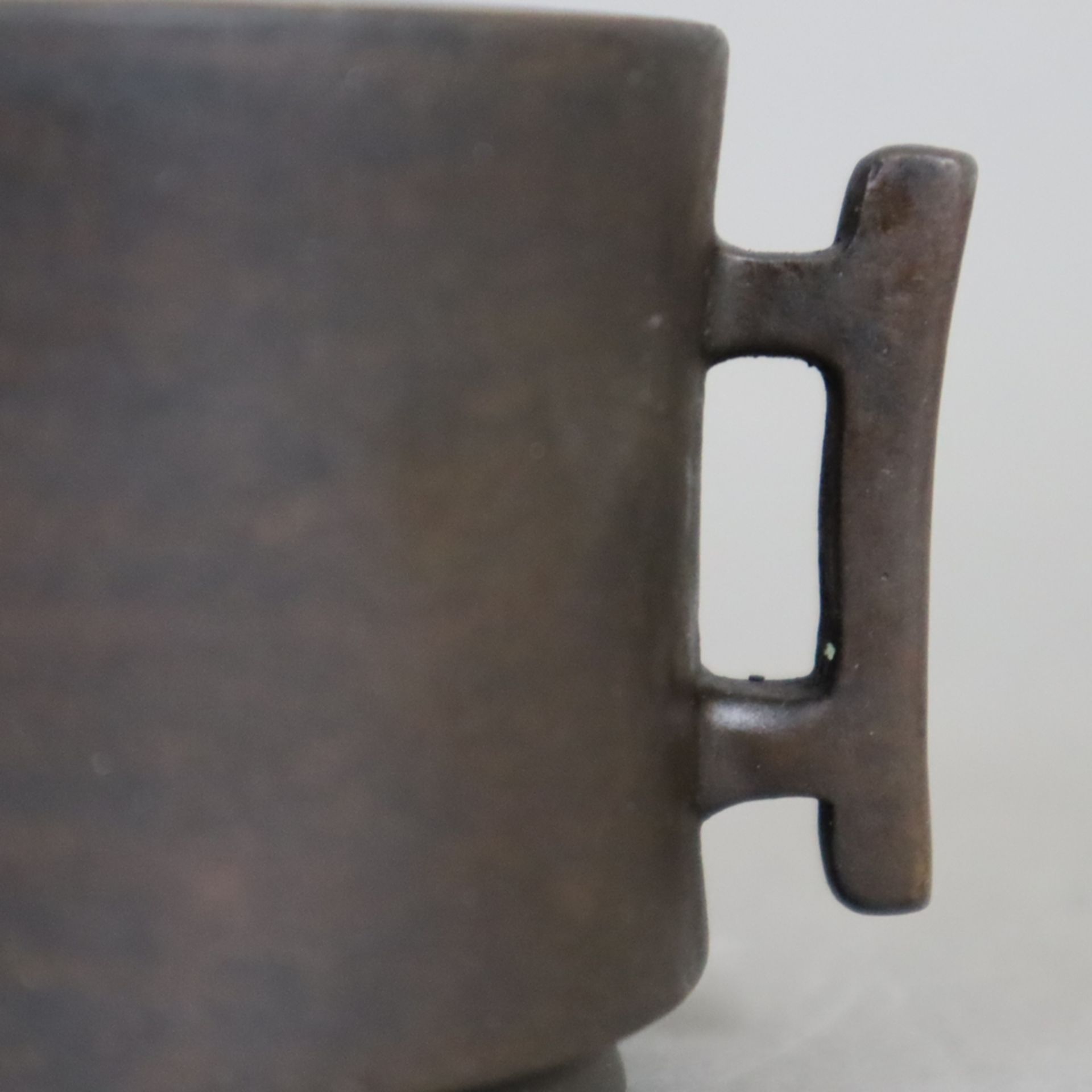 Kleines Räuchergefäß - Bronze mit dunkelbrauner Patina, zylindrisches leicht tailliertes Räuchergef - Bild 3 aus 6