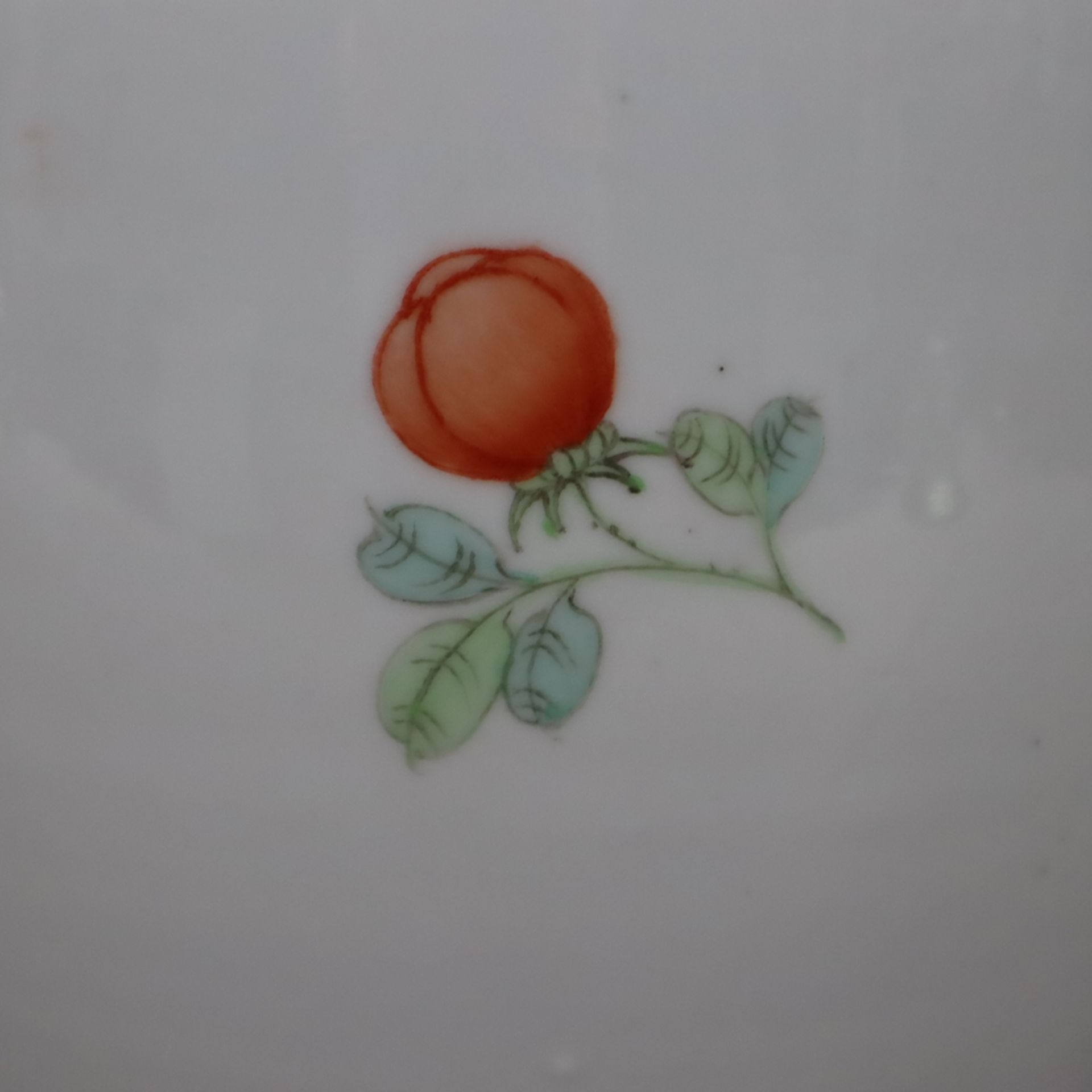 Famille rose-Balustervase - China, Porzellan, schauseitig fein bemalt mit blühenden Pflanzen am Zie - Bild 9 aus 11