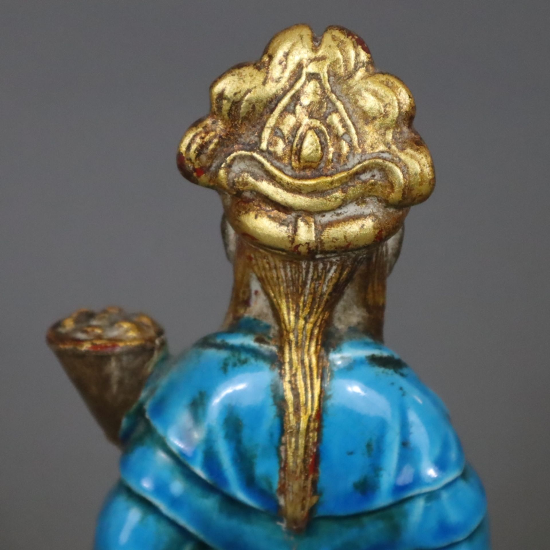Unsterblicher mit Füllhorn - China, Porzellan, Gewand und Lotossockel mit türkisblauer Glasur, Verg - Bild 8 aus 9