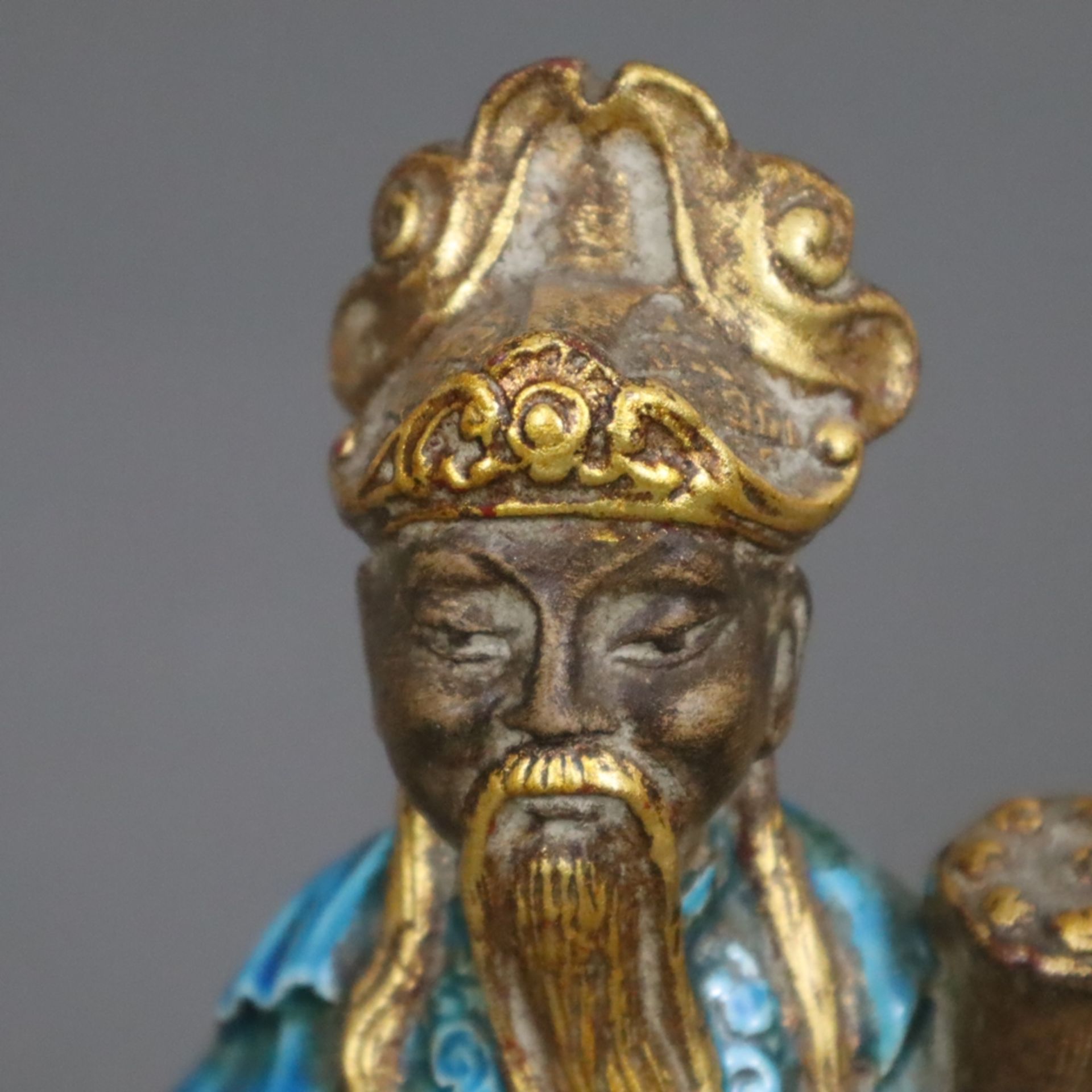 Unsterblicher mit Füllhorn - China, Porzellan, Gewand und Lotossockel mit türkisblauer Glasur, Verg - Bild 4 aus 9