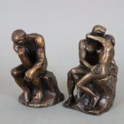 Rodin, Auguste (1840 Paris - Meudon 1917, nach) - Zwei Bronzerepliken, "Der Kuss" und "Der Denker",