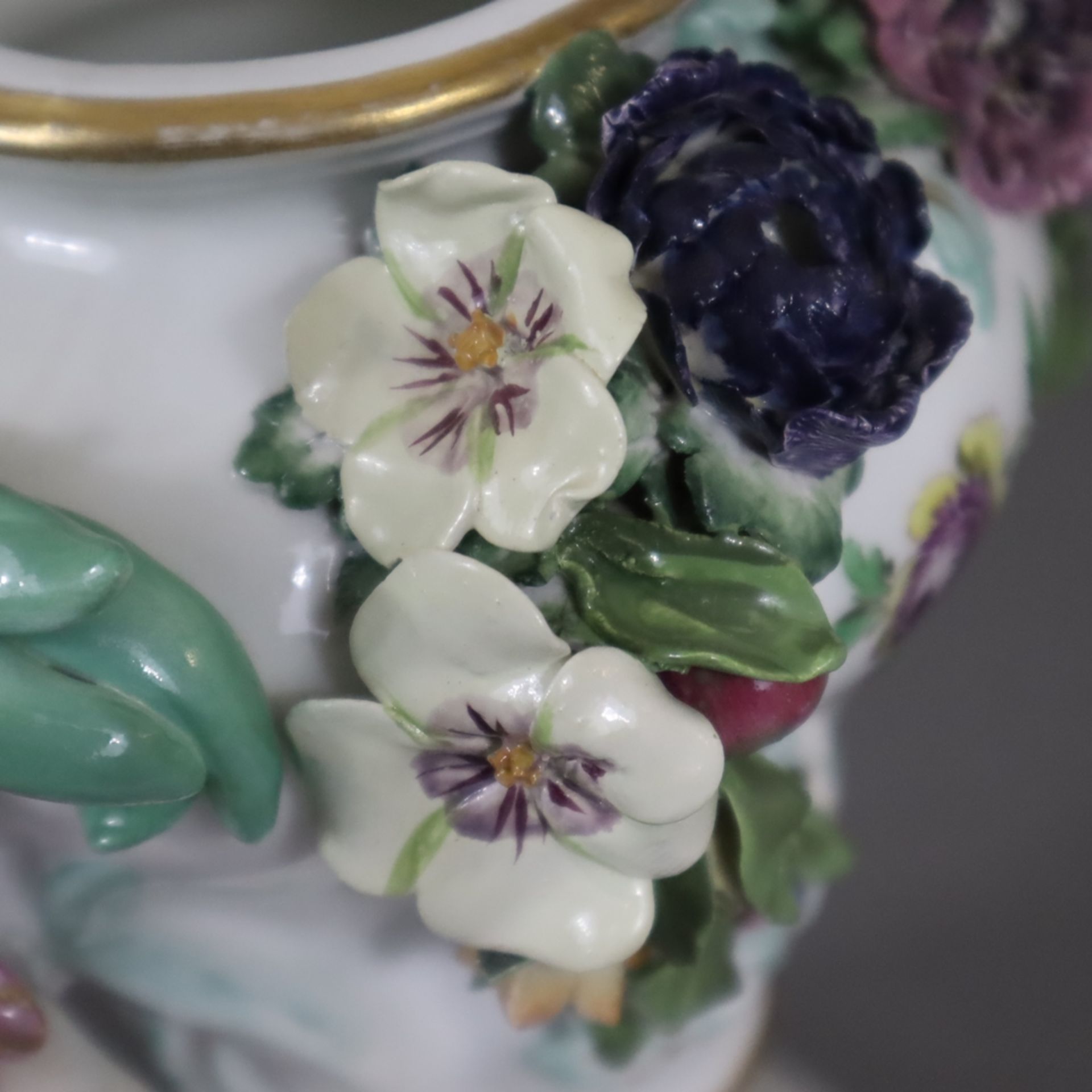 Potpourri-Vase mit Amoretten- Meissen, Knaufzeit, Entw.: J.J.Kändler (um 1760), unterglasurblaue Kn - Image 13 of 21