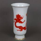 Vase - Meissen, 20.Jh., Dekor "Roter Drache", Porzellan, langgezogene Glockenform auf rundem Standf