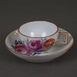 Teetasse mit Untertasse - Meissen, 18./19.Jh., Porzellan, polychrome Blumenmalerei, ockerfarbene Rä