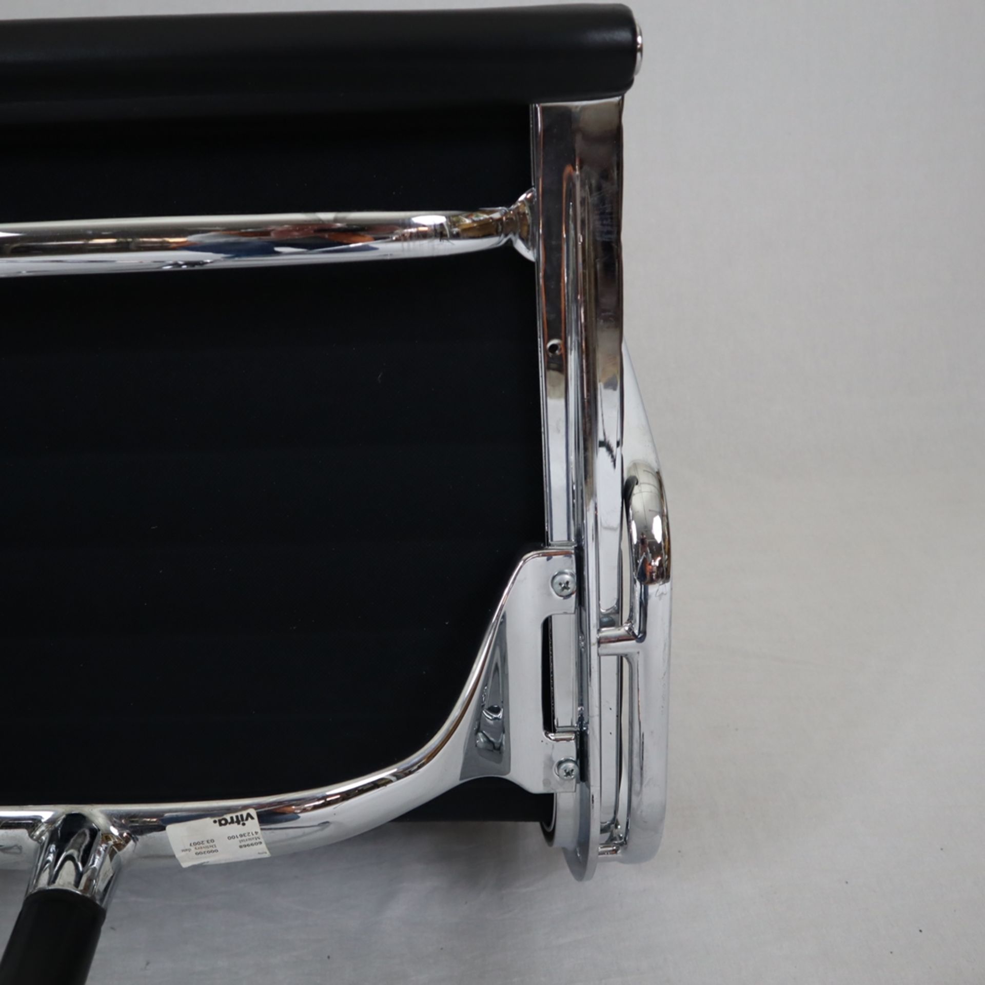 Paar Bürostühle - Entwurf: Charles Eames (1958), Ausführung: Vitra, Modell EA-108 aus der Serie 'Al - Image 12 of 12