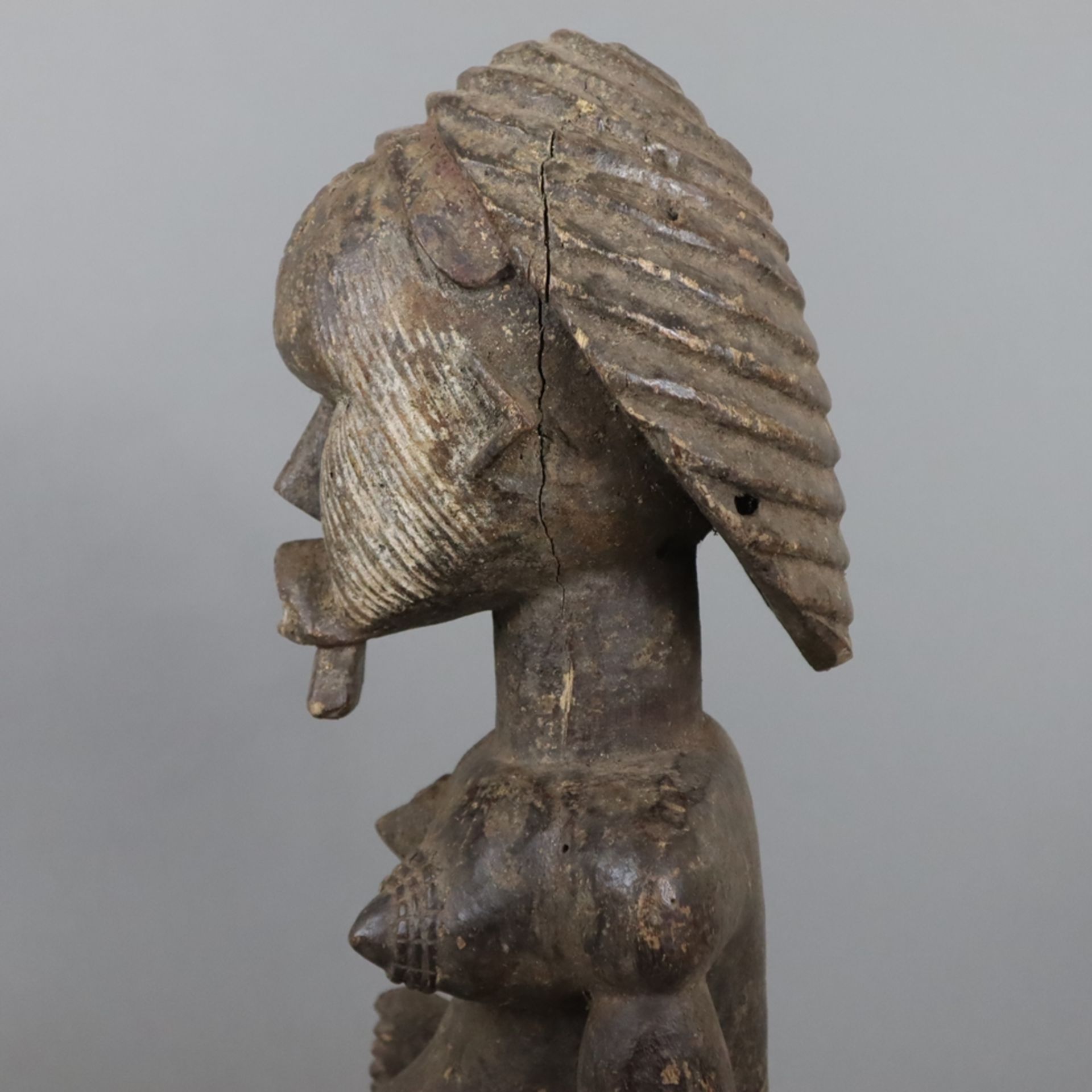 Weibliche Holzfigur - wohl Senufo, Mali/Elfenbeinküste, Holz dunkel gefärbt, mit weißen Pigmenten s - Bild 6 aus 8
