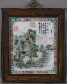 Famille rose-Porzellanbild - China 20.Jh., Darstellung einer Flusslandschaft mit Felsen, Berggipfel