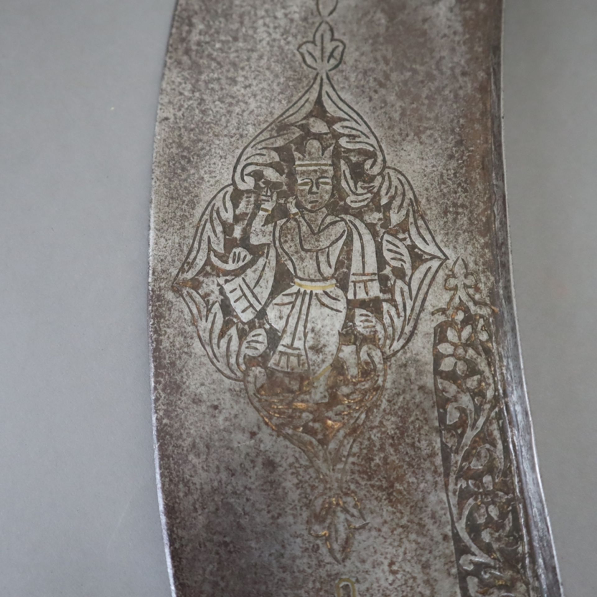 Tegha-Schwert - Mogul-Indien, 18./19. Jh., Eisen und vergoldete/tauschierte Bronze, breite und schw - Image 6 of 15