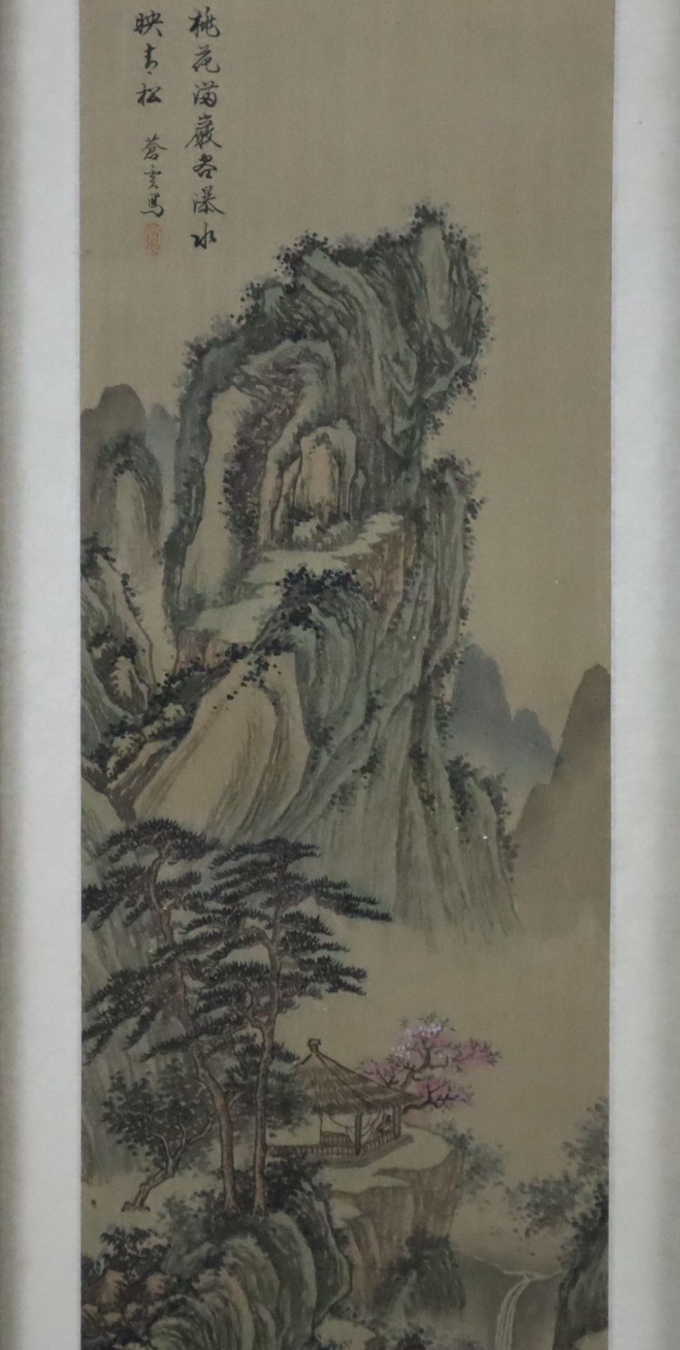 Chinesisches Rollbild - Gebirgslandschaft mit Aussichtspavillon, Tusche und leichte Farben auf Seid