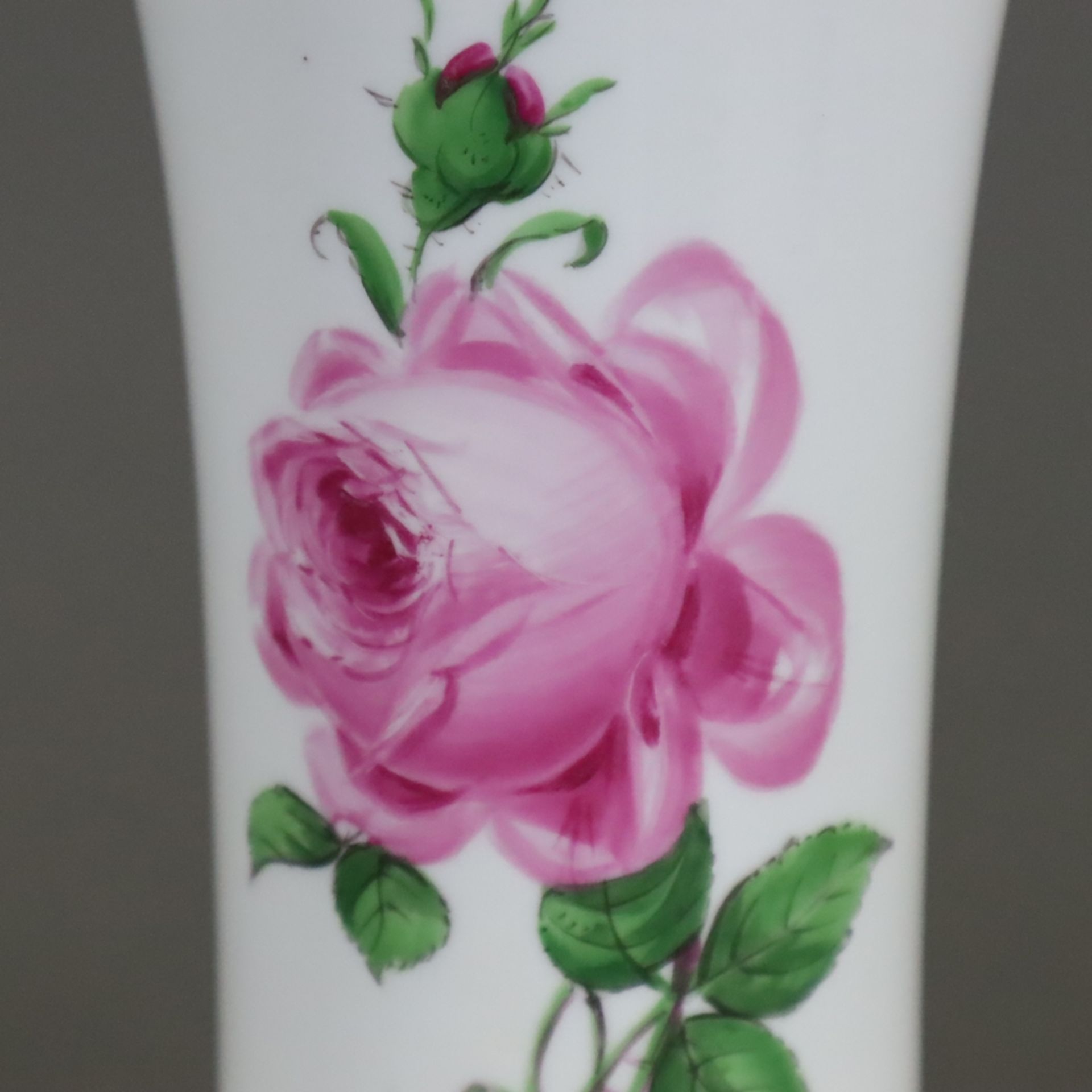 Vase - Meissen, Pfeifferzeit (1924-1934), Dekor "Rote Rose", Keulenform, Porzellan, polychrome flor - Bild 4 aus 7