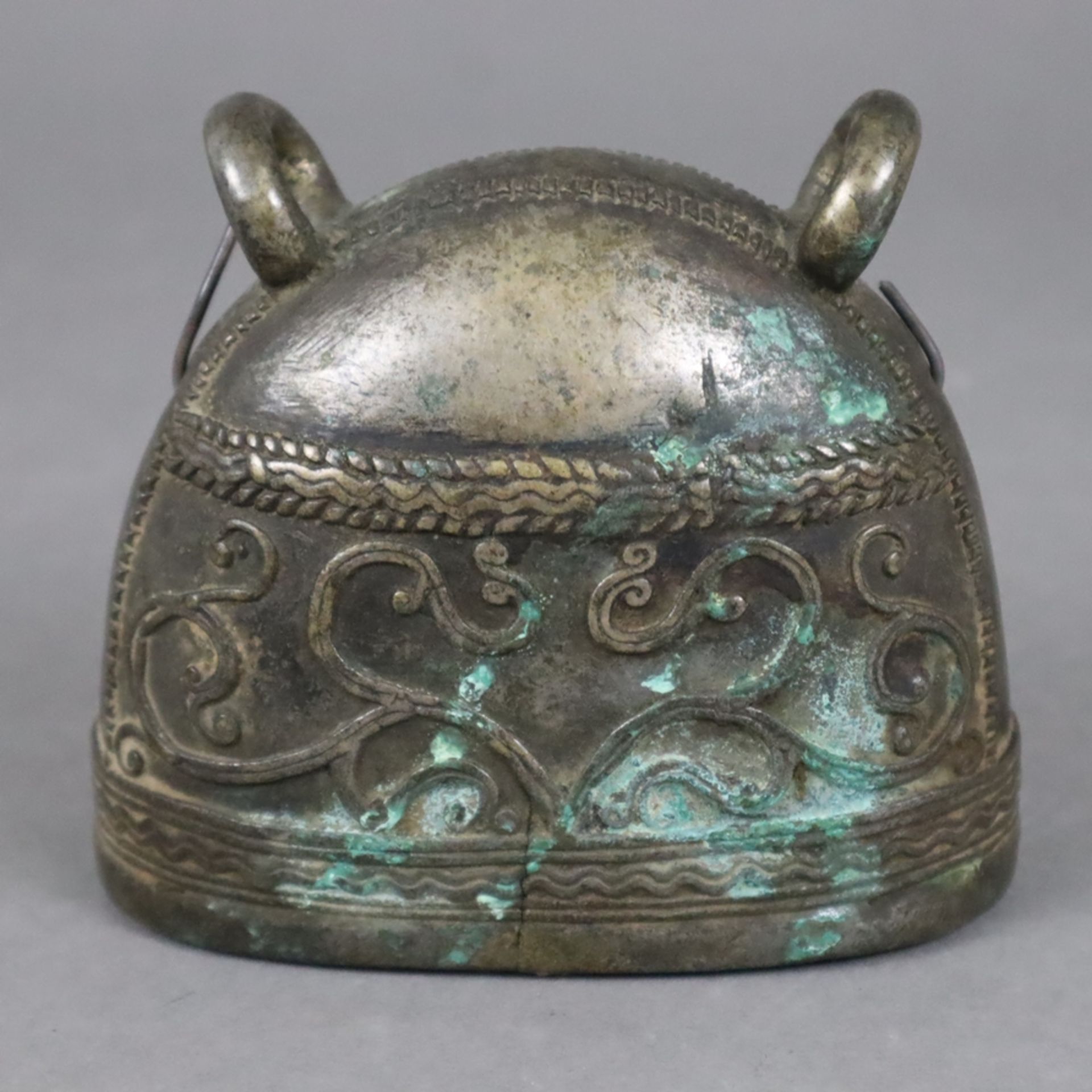 Kleine Glocke - Burma/Myanmar, Bronzelegierung, abgeflachter Korpus mit seitlich angesetzten Ösen z - Bild 2 aus 5