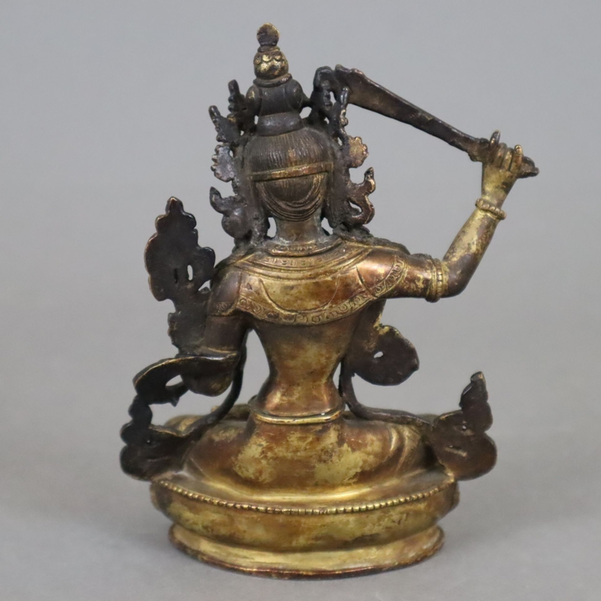 Bodhisattva Manjushri - Nepal, Gelbbronze, Reste von Vergoldung, der Bodhisattva der Weisheit in Va - Bild 7 aus 8