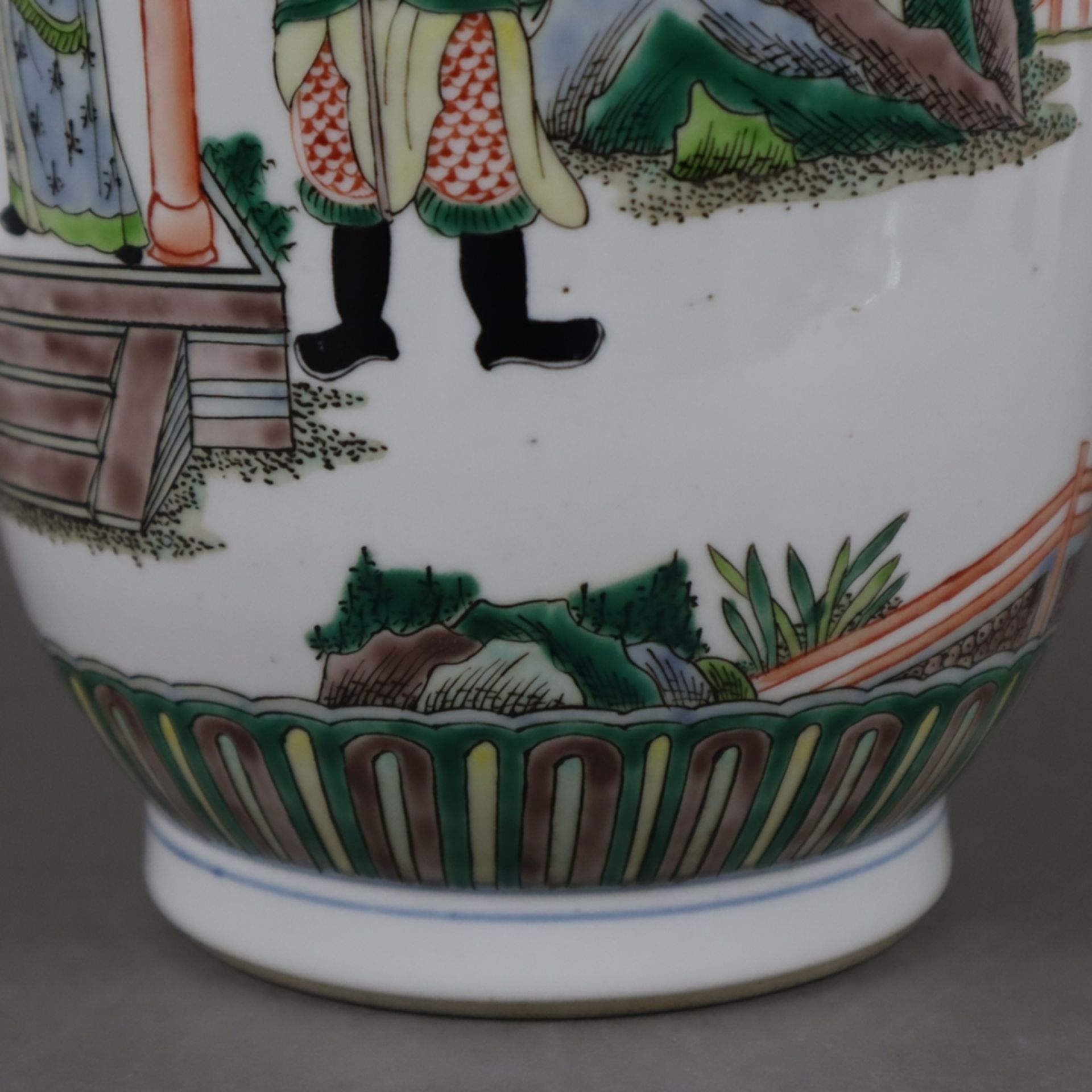 Rouleauvase im Kangxi-Stil - Porzellan. über rundem Standring zylindrischer Korpus mit abgesetzter  - Bild 9 aus 16