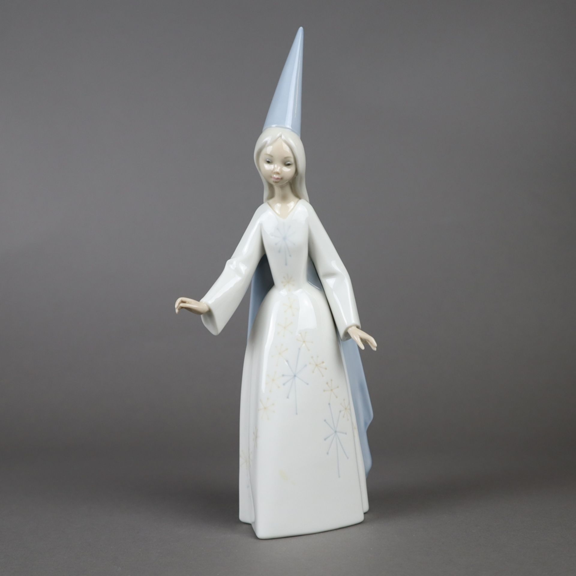 "Fee" - Lladro, Spanien, Porzellan, polychrom bemalt in Unterglasurfarben, Entwurf von Antonio Ruiz