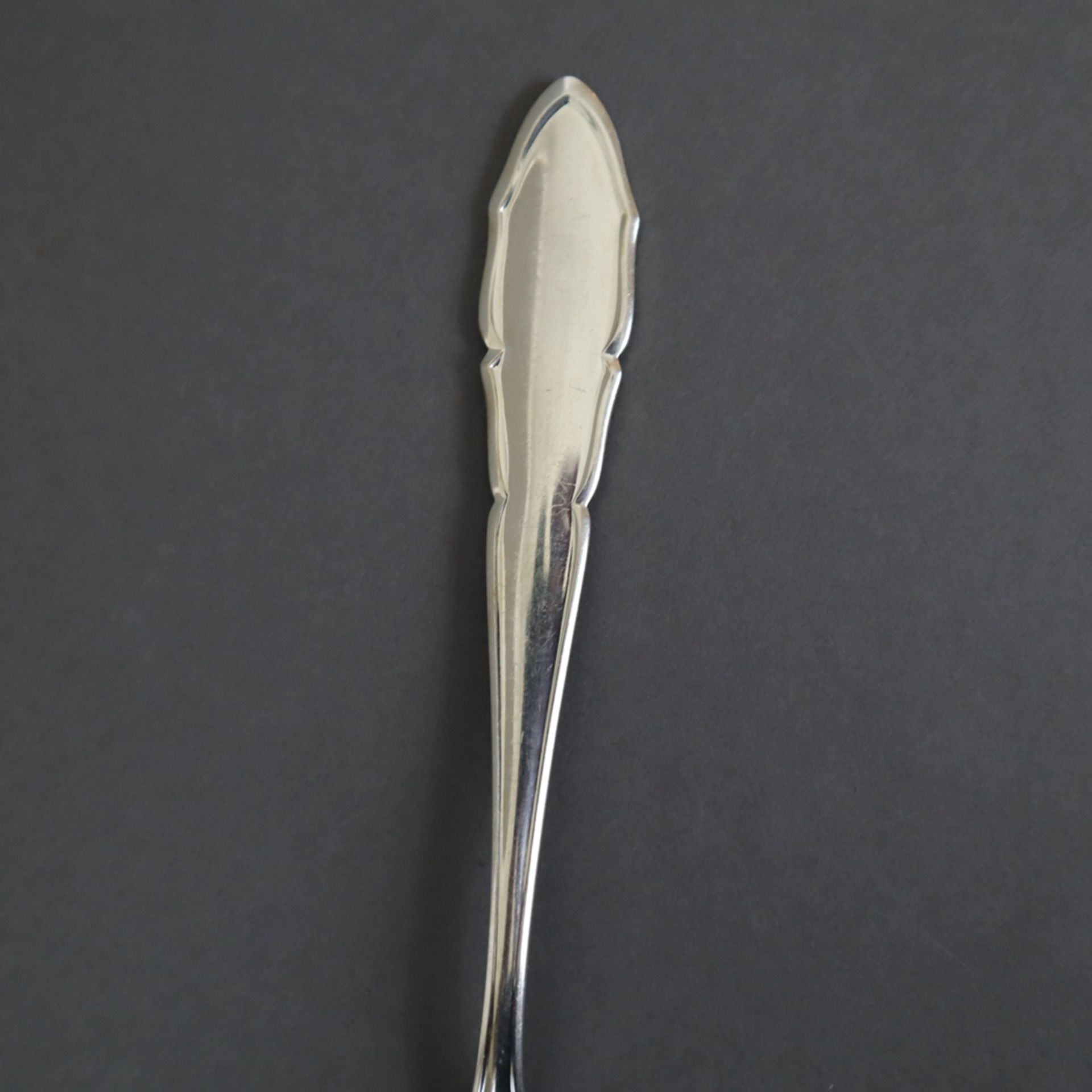 Zwölf Speisegabeln - Silber 800/000, geschweifte Griffe, Punzierung: Halbmond, Krone, 800, Auerhahn - Bild 3 aus 4