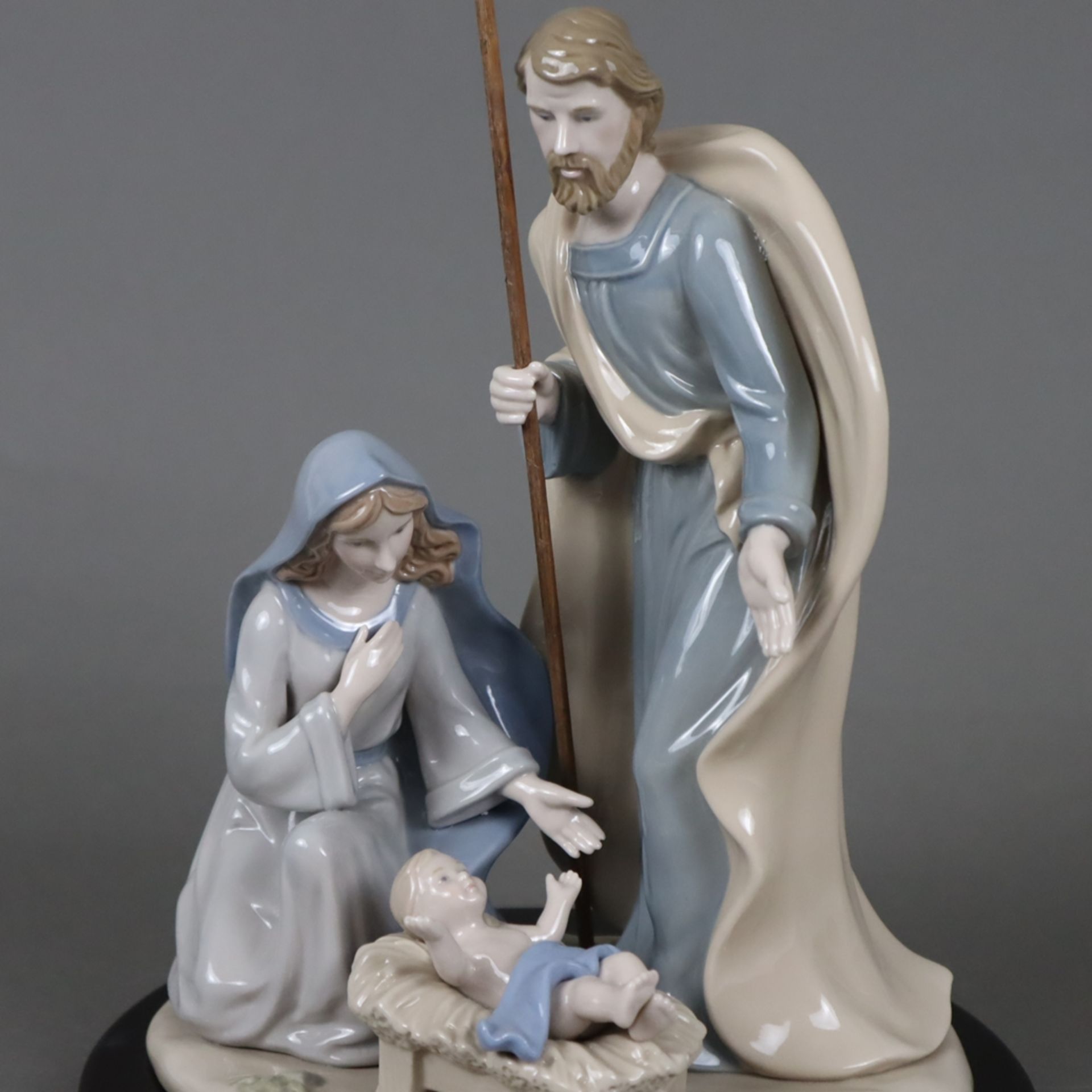 Krippengruppe "Die Geburt Christi" - Porzellan, 20.Jh., polychrom bemalt in Pastelltönen, mehrfigur - Image 6 of 7