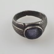Antiker Ring - Silberlegierung, als Ringkopf ovale Saphirplakette mit gravierter kalligraphischer I