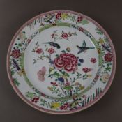 Famille rose-Teller - China, Dekor im Yongzheng-Stil, in den Farben der Famille rose und Gold mit b
