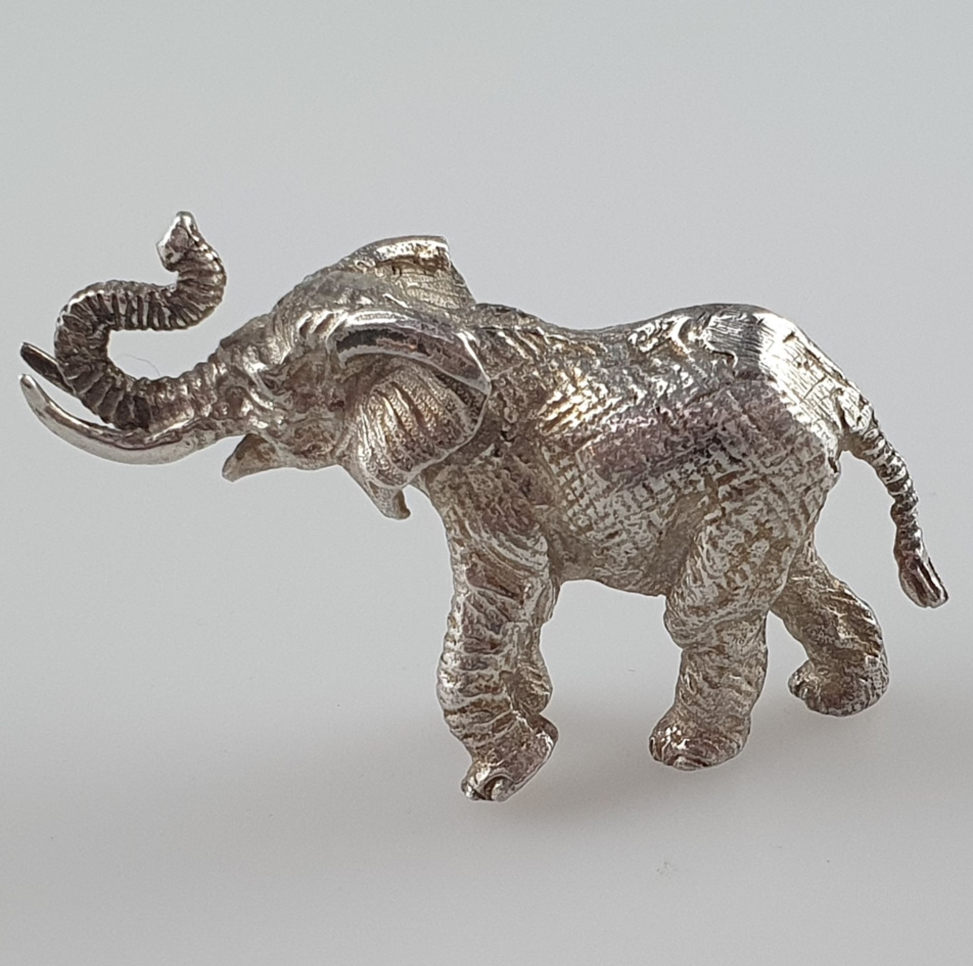 Silberfigur Elefant - Silber geprüft, fein ziseliert, naturalistische Miniaturdarstellung eines sch