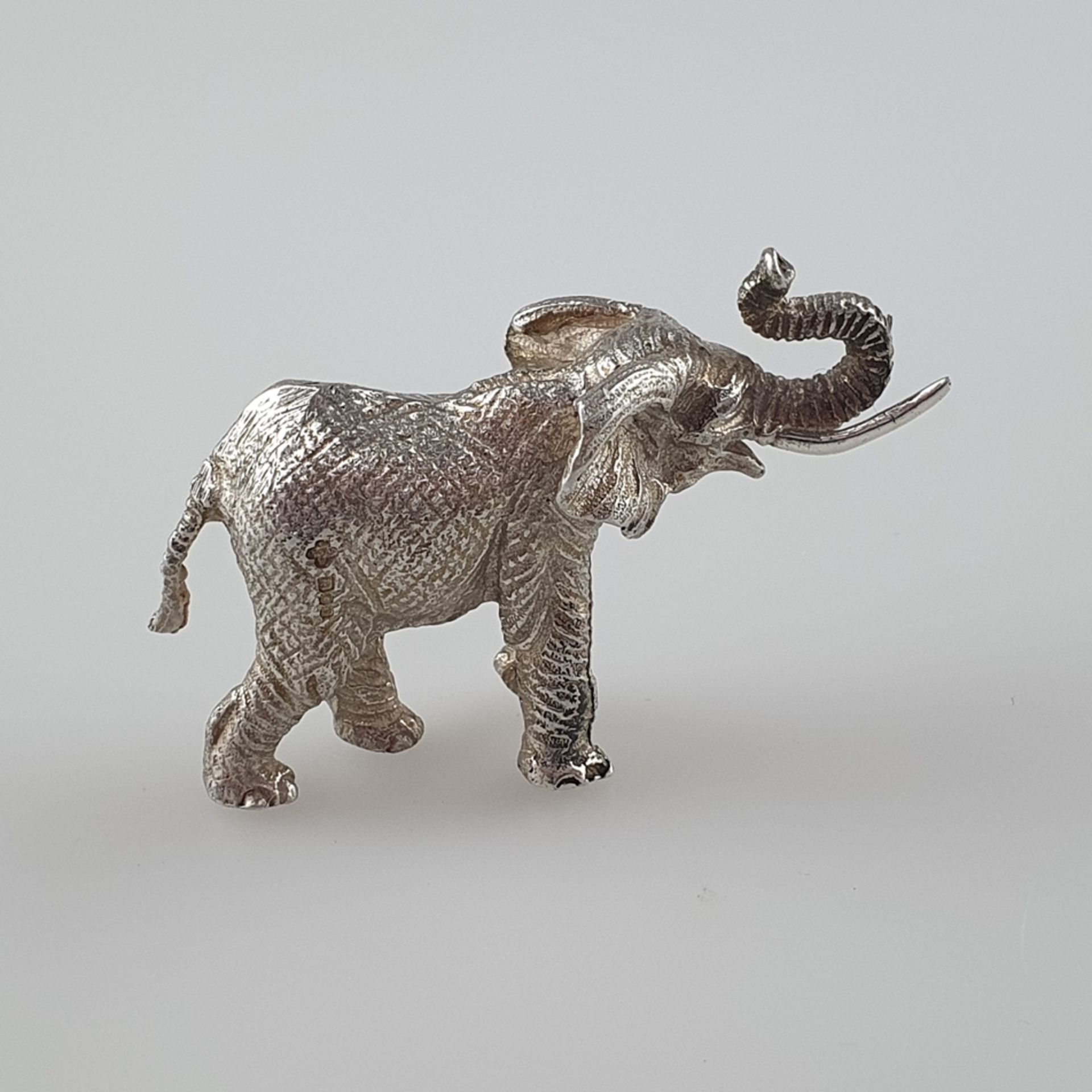 Silberfigur Elefant - Silber geprüft, fein ziseliert, naturalistische Miniaturdarstellung eines sch - Image 4 of 8