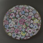 Platte - China, 20.Jh., Porzellan, Millefiori-Dekor in Famille rose auf Goldgrund, blaue Aufglasur-