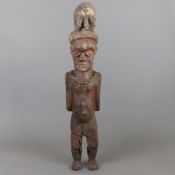 Männliche Holzfigur - wohl Senufo, Mali/Elfenbeinküste, Holz dunkel gefärbt, mit weißen und roten P