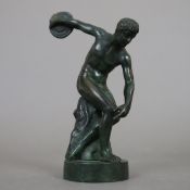 "Diskobolos/Diskuswerfer" - Bronze, dunkel patiniert, nach antikem Vorbild des griechischen Bildhau