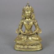 Buddha Amitayus - Tibet, Kupferbronze, vergoldet, der „Herr des unermesslichen Lebens“ sitzt auf ei