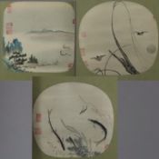Drei japanische Seidenmalereien - Fische und Unterwasserpflanzen/Flusslandschaft/ Vögel im Flug am 