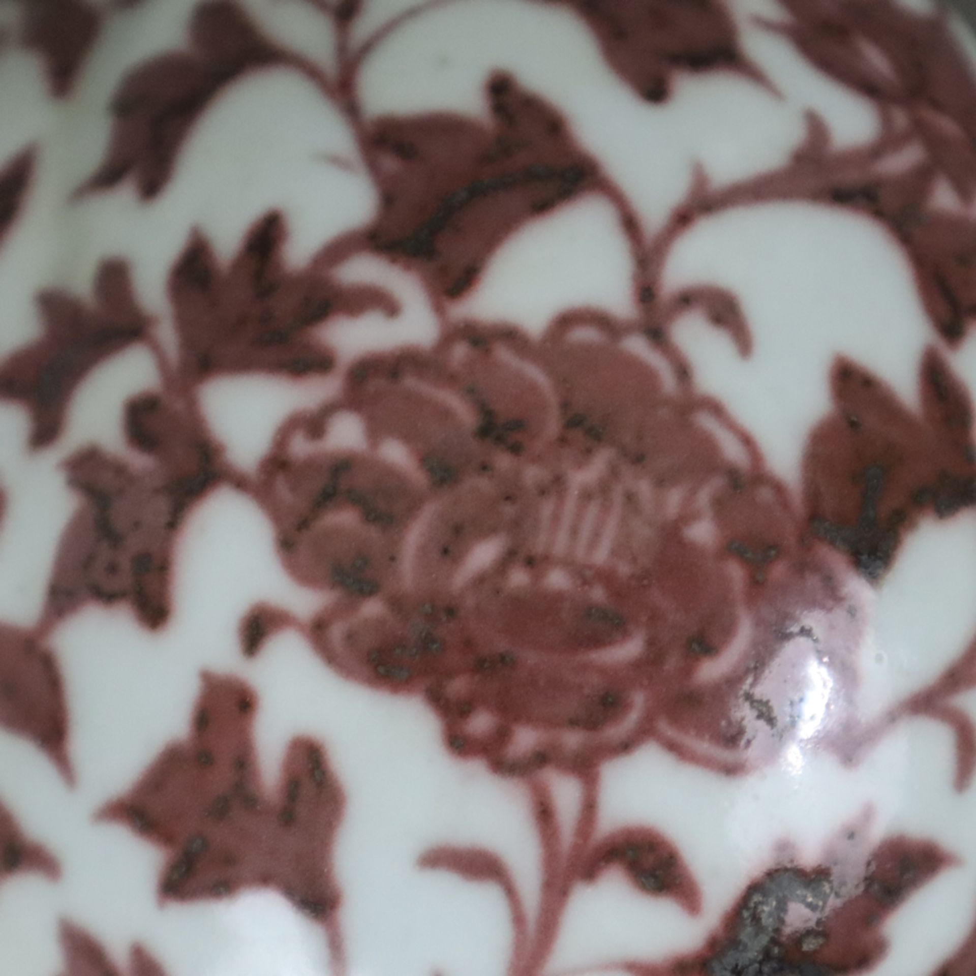 Cadogan-Zierkanne - Porzellan, Pfirsichform mit floralem Dekor in Unterglasurrot, H. ca. 14,5 cm, C - Bild 7 aus 8