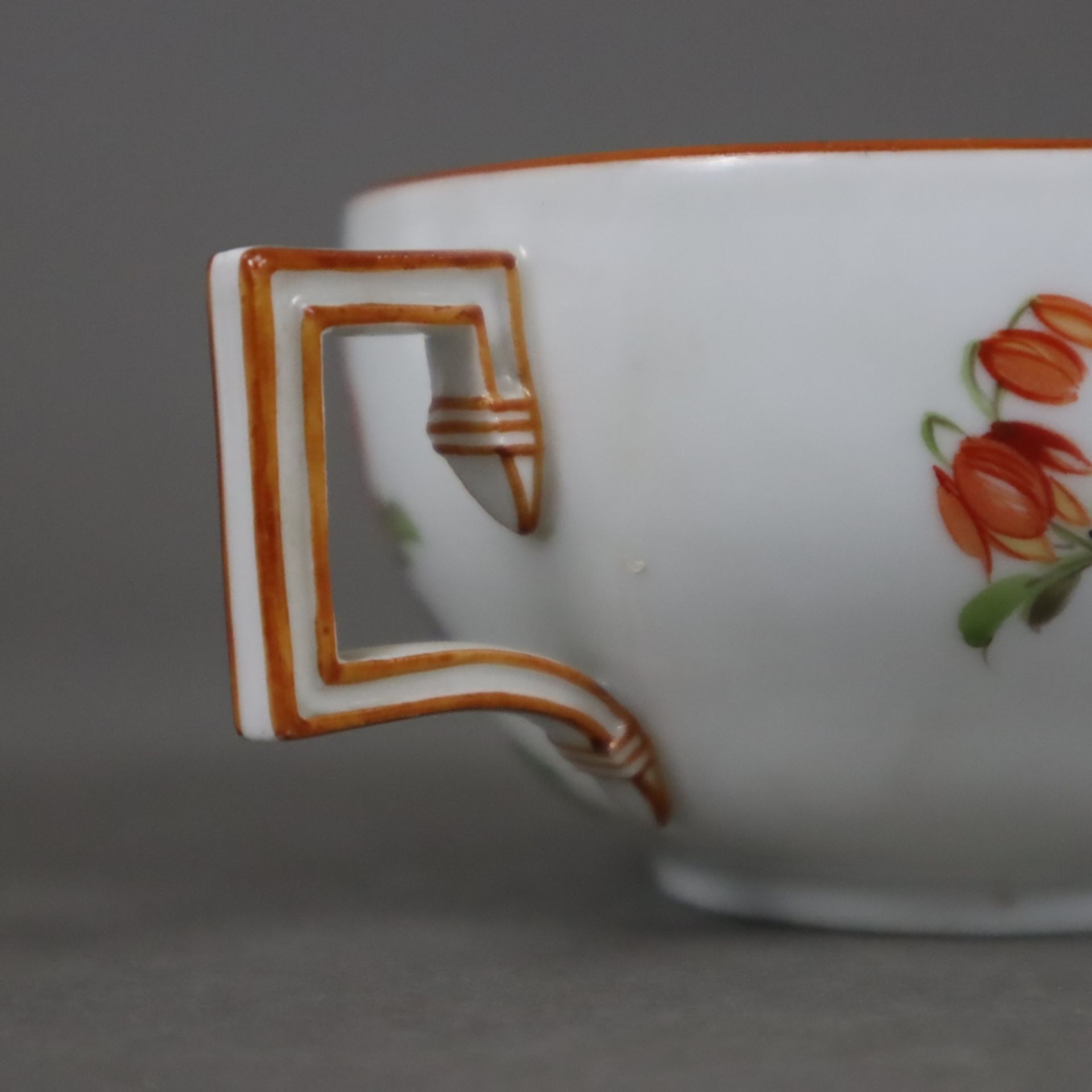 Teetasse mit Untertasse - Meissen, 18./19.Jh., Porzellan, polychrome Blumenmalerei, ockerfarbene Rä - Image 6 of 8