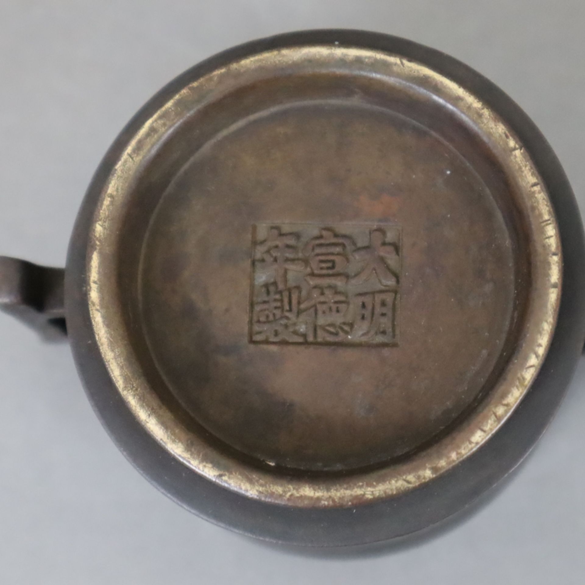 Kleines Räuchergefäß - Bronze mit dunkelbrauner Patina, zylindrisches leicht tailliertes Räuchergef - Bild 6 aus 6