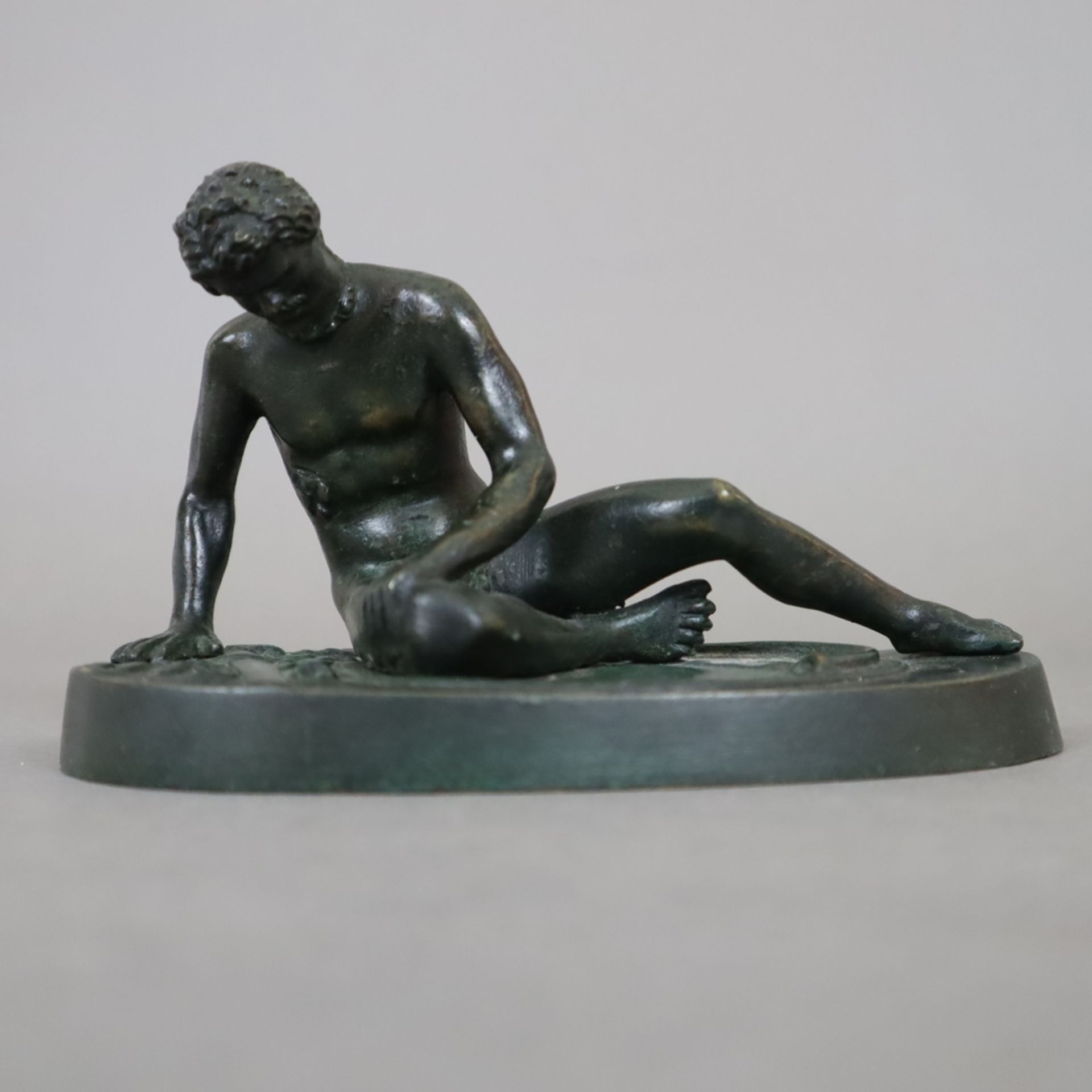 "Sterbender Gallier" - Bronze, dunkel patiniert, nach antikem Vorbild (Marmorstatue in den Kapitoli