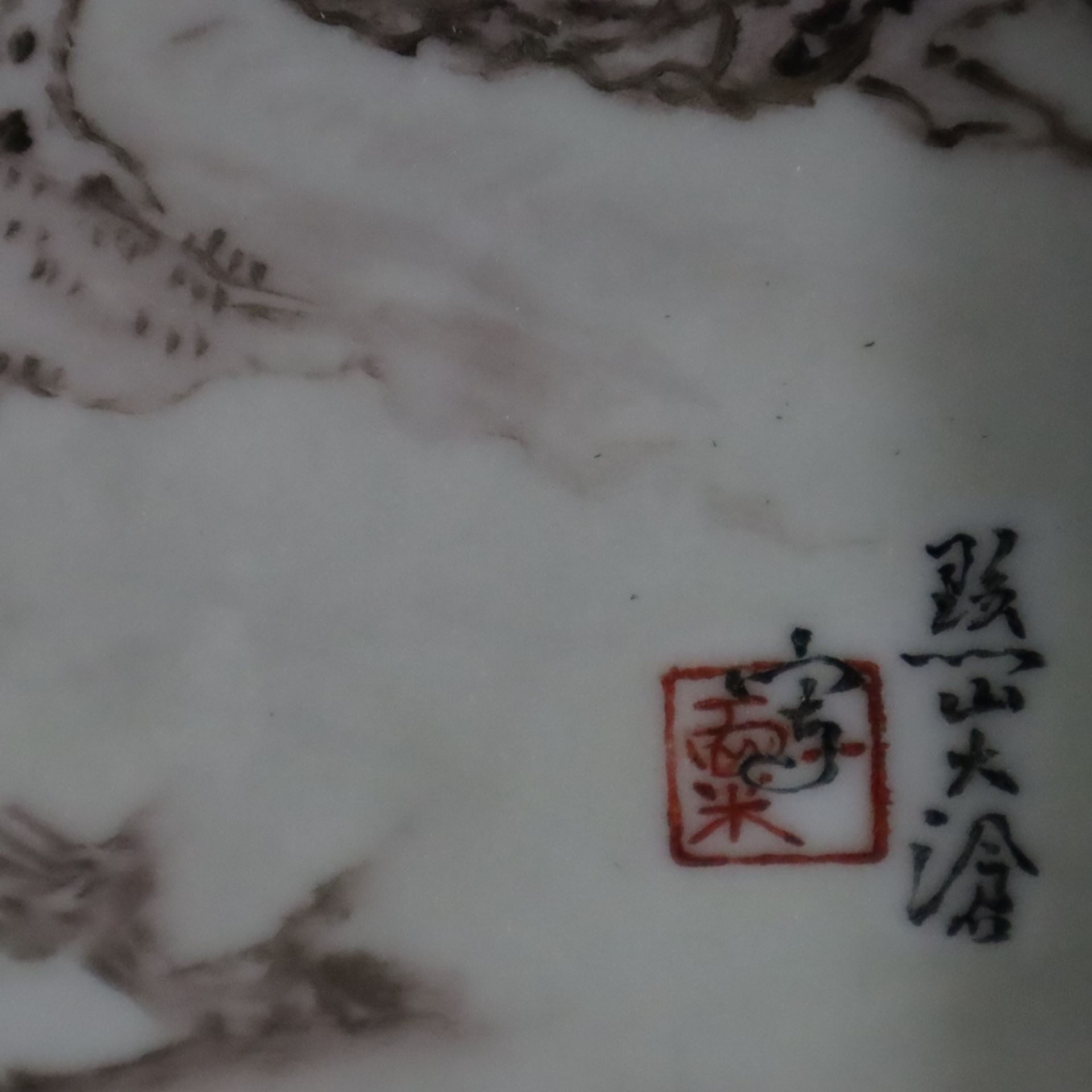 Ein Paar Porzellanbilder - China, rechteckige Porzellanplatten mit Rahmung, in polychromen Emailfar - Bild 5 aus 9